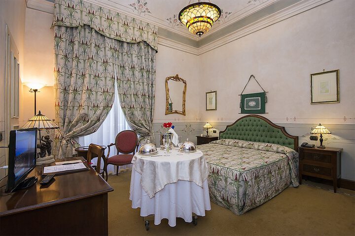 Room 11 of 51