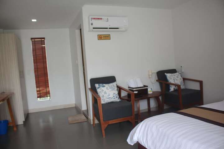 Room 4 of 91
