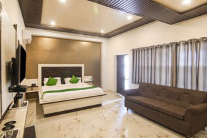Room 16 of 33