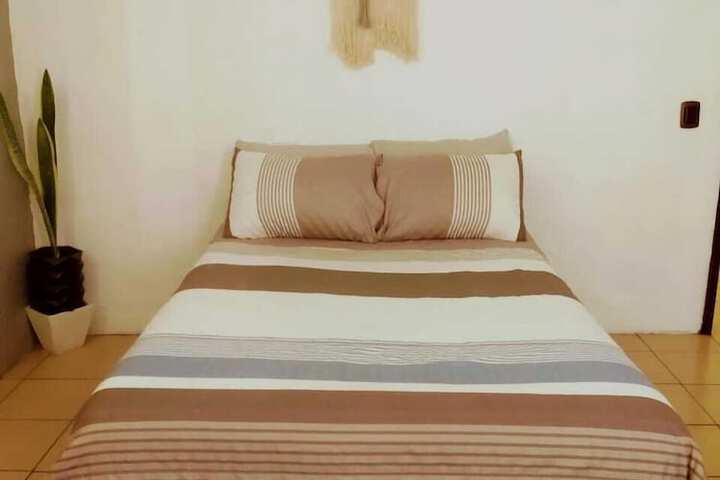 Room 4 of 8
