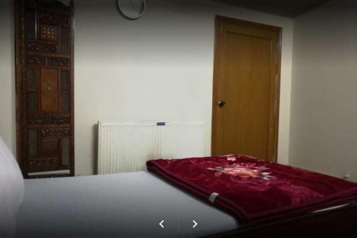Room 5 of 13