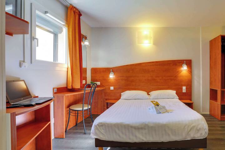 Room 32 of 73