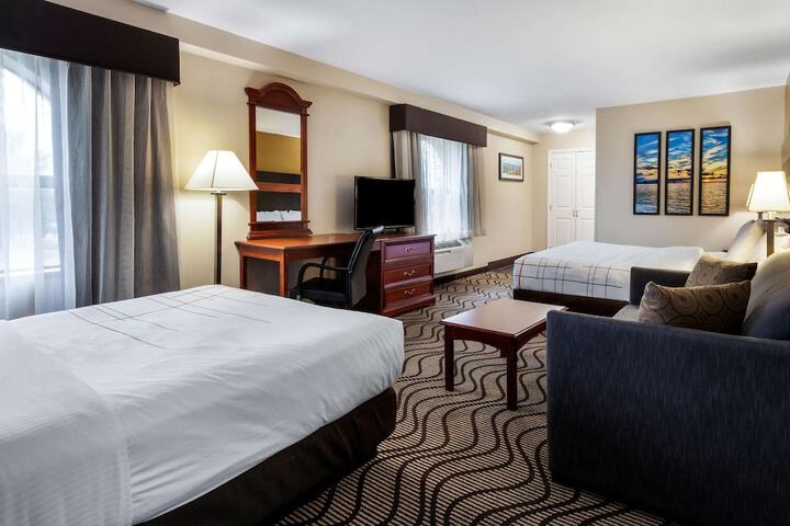 1 King Bed Deluxe Room (11 of 19)