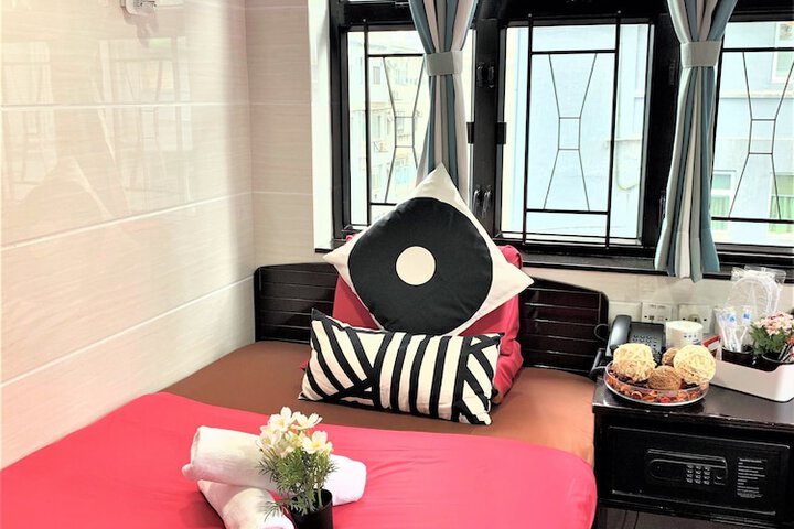 Room 3 of 37