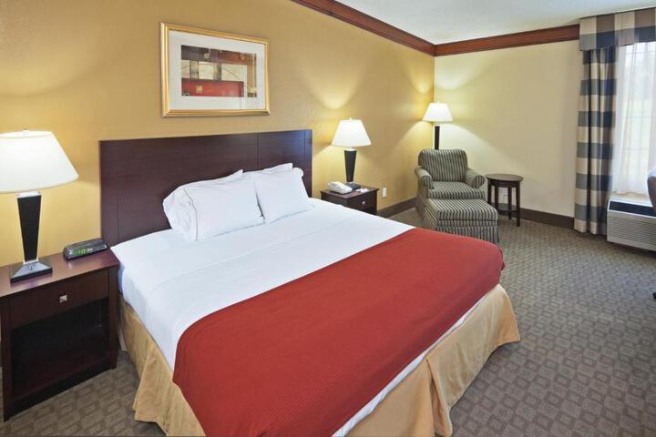 1 King Bed (2 of 5)