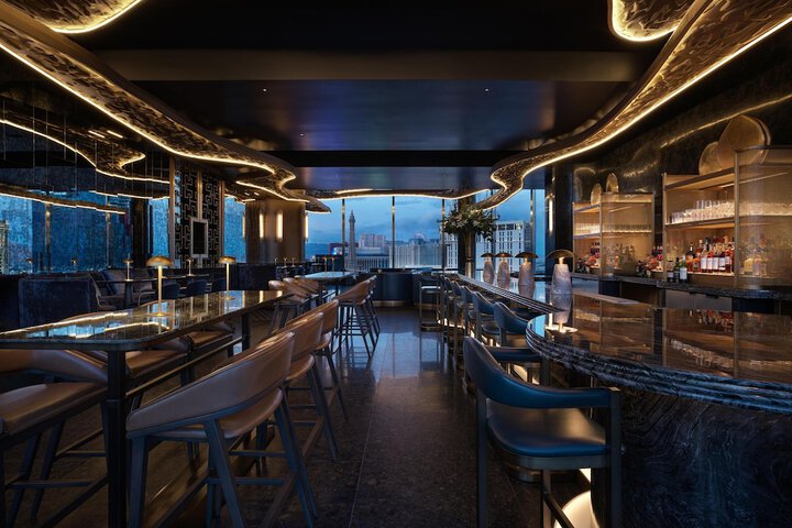 Lounge 156 of 180