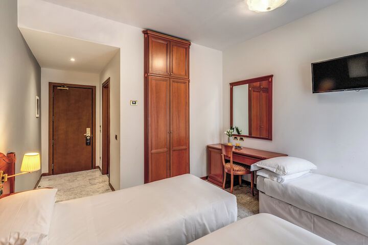 Room 57 of 76