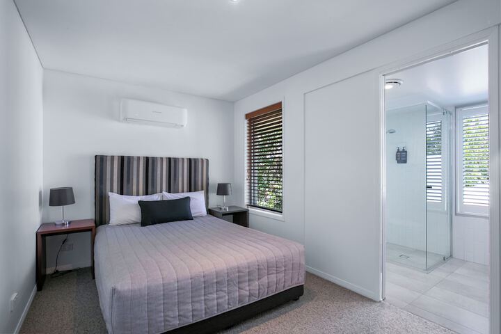 Room 16 of 38