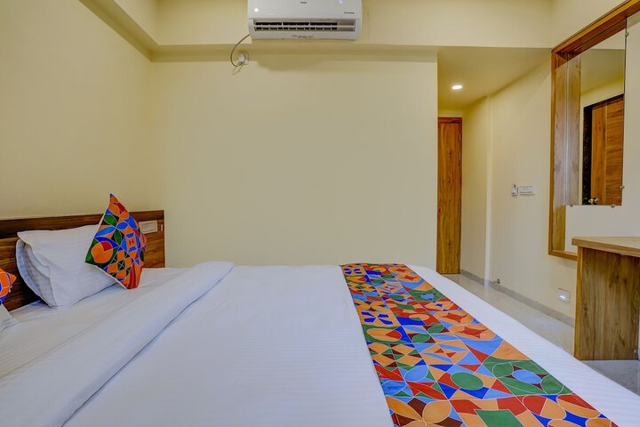 Room 13 of 33