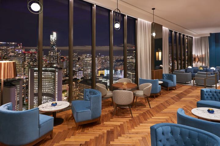 Lounge 102 of 120