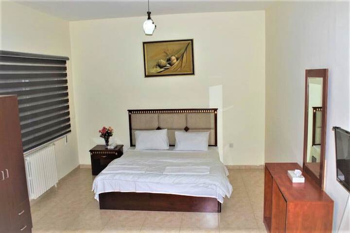 Room 10 of 32
