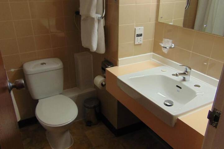 Room 16 of 22
