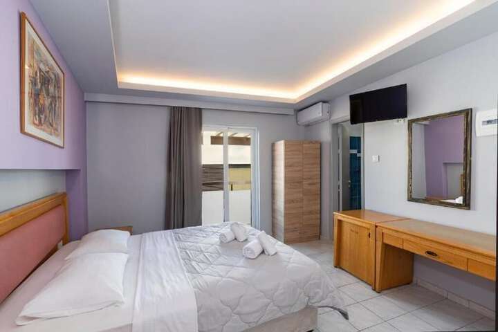 Room 5 of 25
