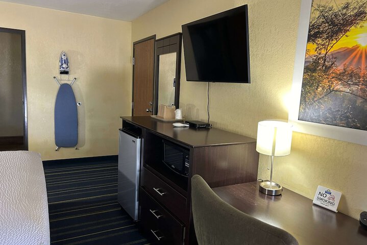 Room 10 of 42