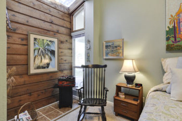Room 6 of 19