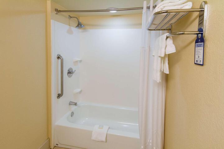 Standard Room, King or Two Doubles (6 of 7)