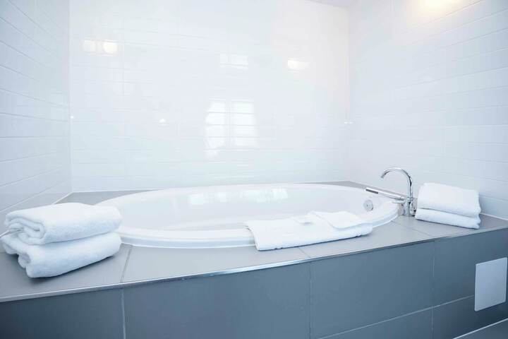 Jetted tub