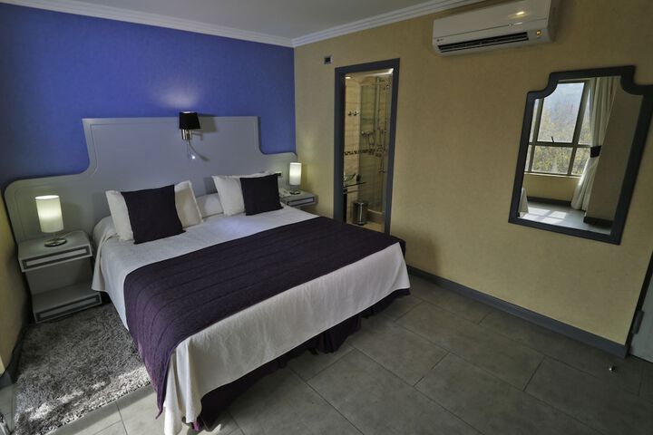 Room 6 of 18