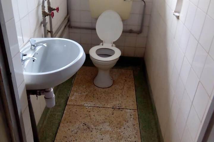 Room 14 of 18
