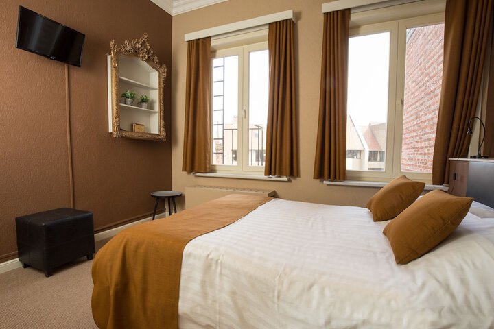 Room 1 of 27