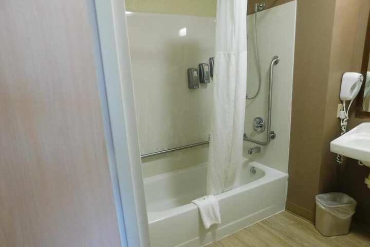 1 King Bed (5 of 6)