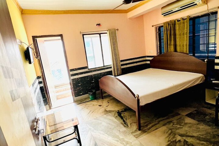 Room 9 of 20