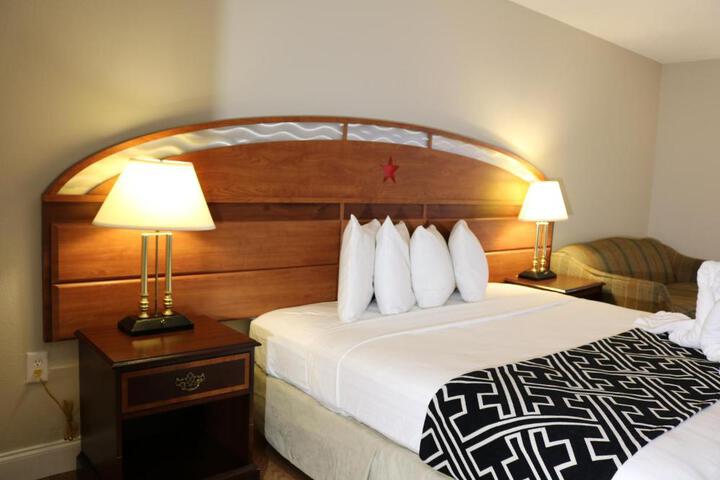 Standard Double Room 2 Queen Beds 2nd Floor (14 of 22)