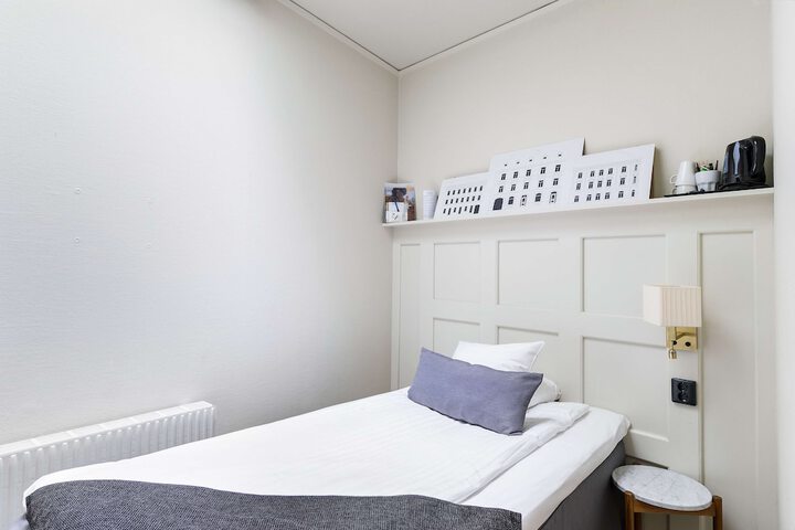 Room 48 of 141