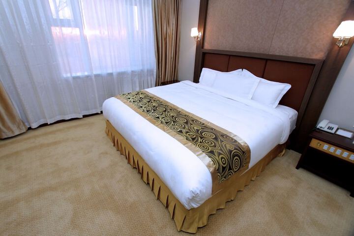 Room 11 of 28