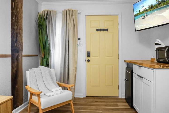 Room 6 of 94