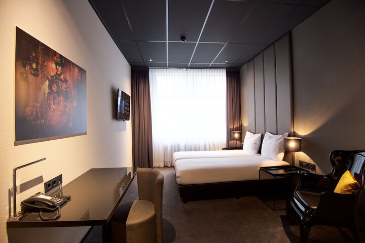 Room 5 of 28