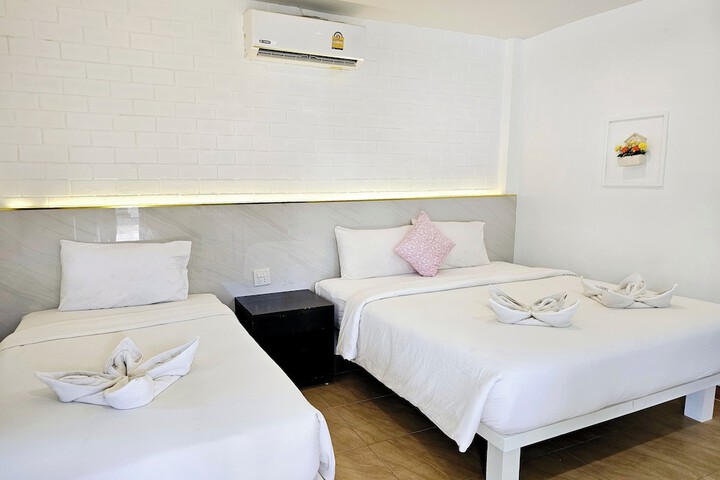 Room 7 of 24