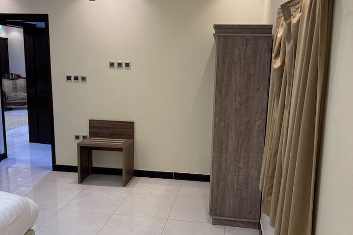 Room 11 of 25