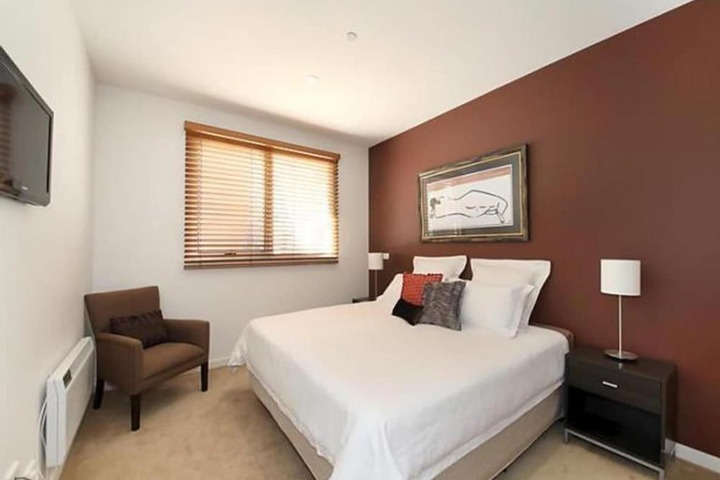 Room 8 of 34