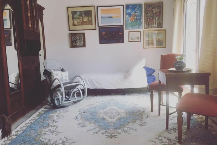 Room 6 of 10
