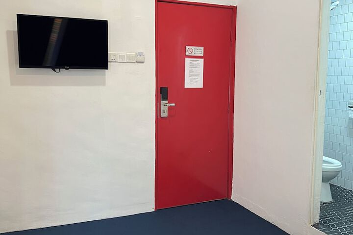 Room 82 of 122