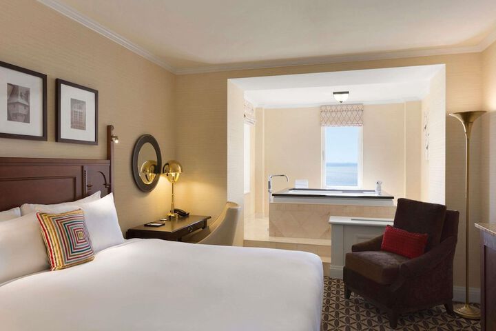 Room 27 of 102