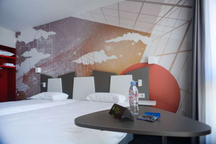 Room 65 of 143