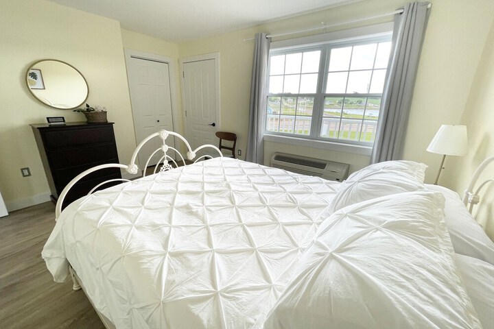Room 21 of 144