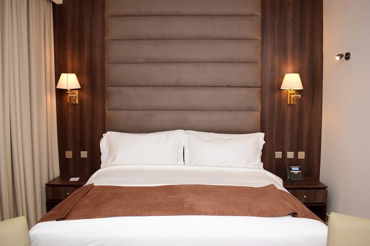 Room 15 of 50
