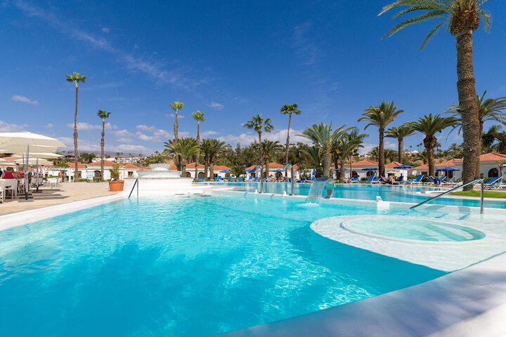 Hotel Pool