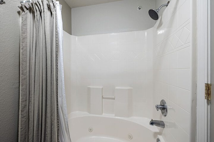 Room 142 of 220