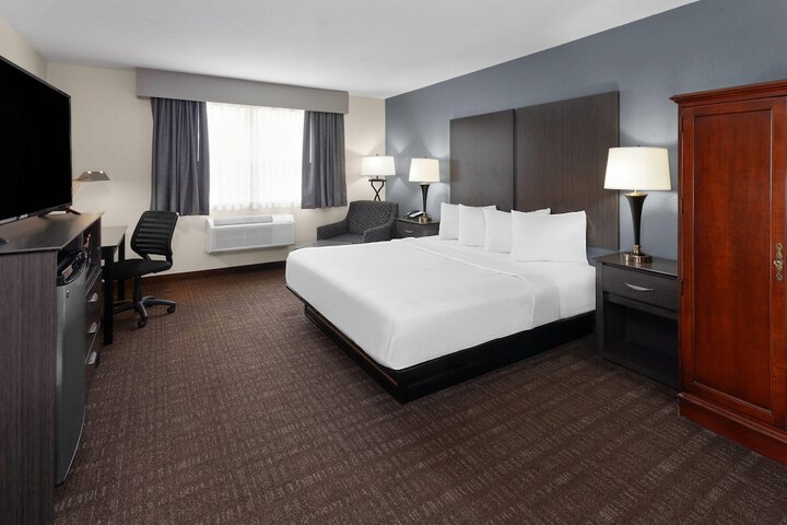 Room 4 of 33