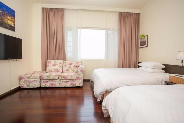 Room 32 of 47