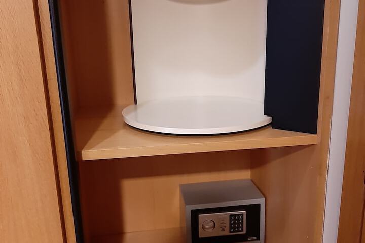 Room 9 of 25