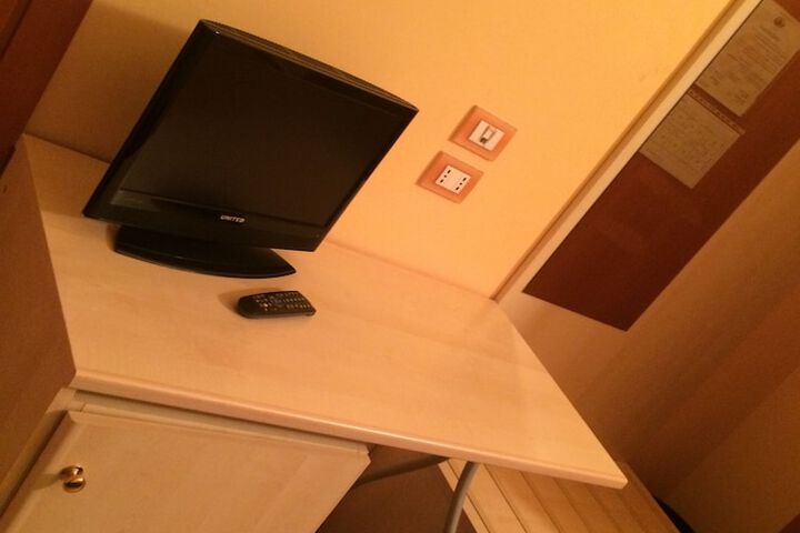 Room 16 of 33