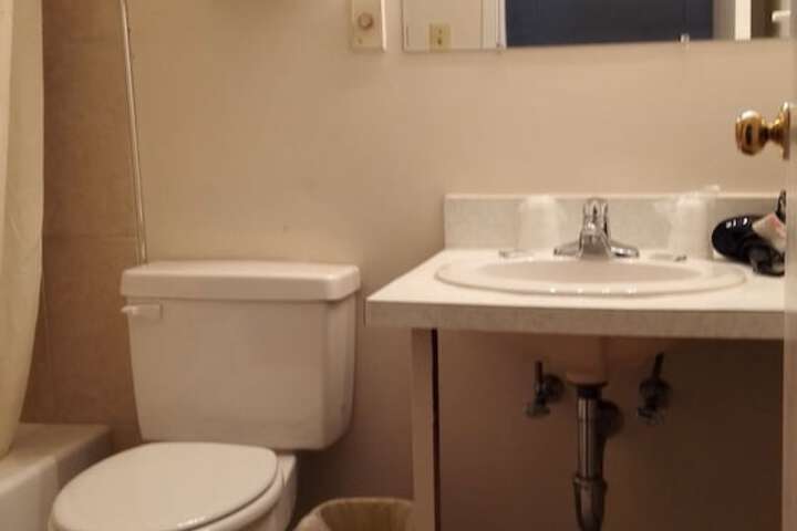 2 Double Beds (7 of 8)
