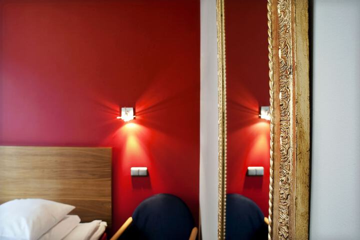 Room 28 of 66
