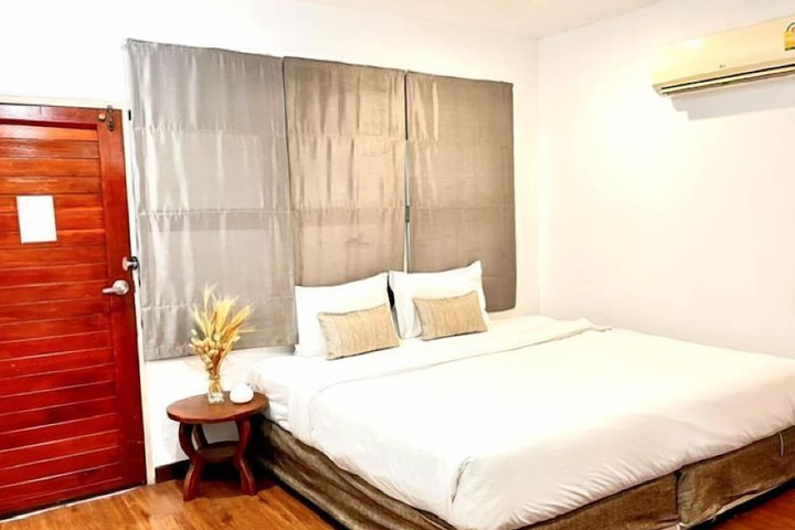 Room 82 of 149