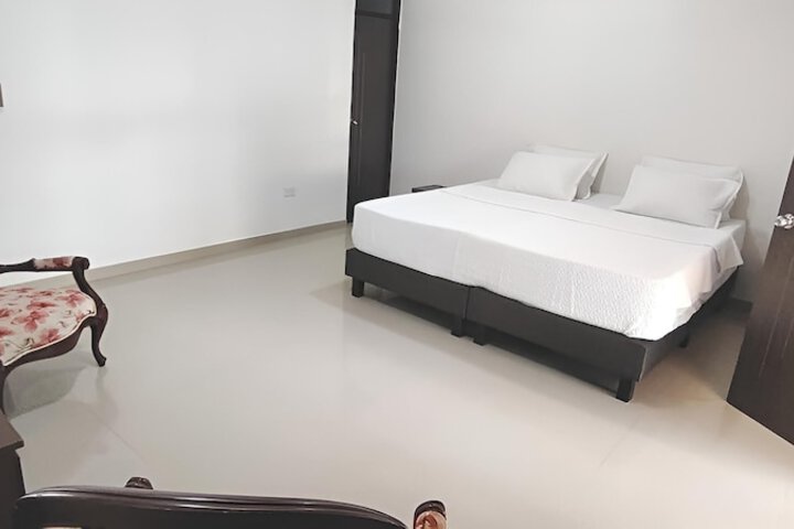 Room 3 of 33